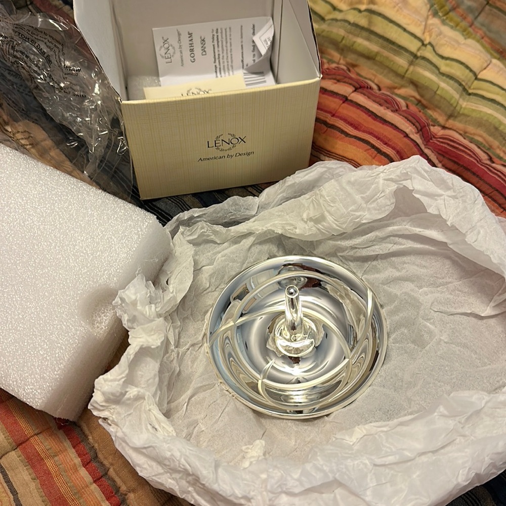 Lenox ring holder